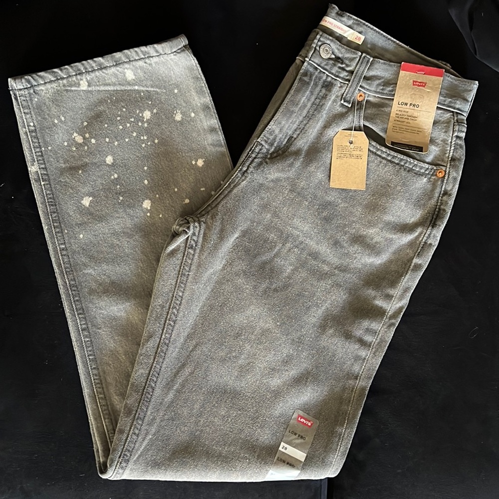 NWT. Women’s Levi’s Low Pro, Worn In Light Grey color, size 28. 100% cotton